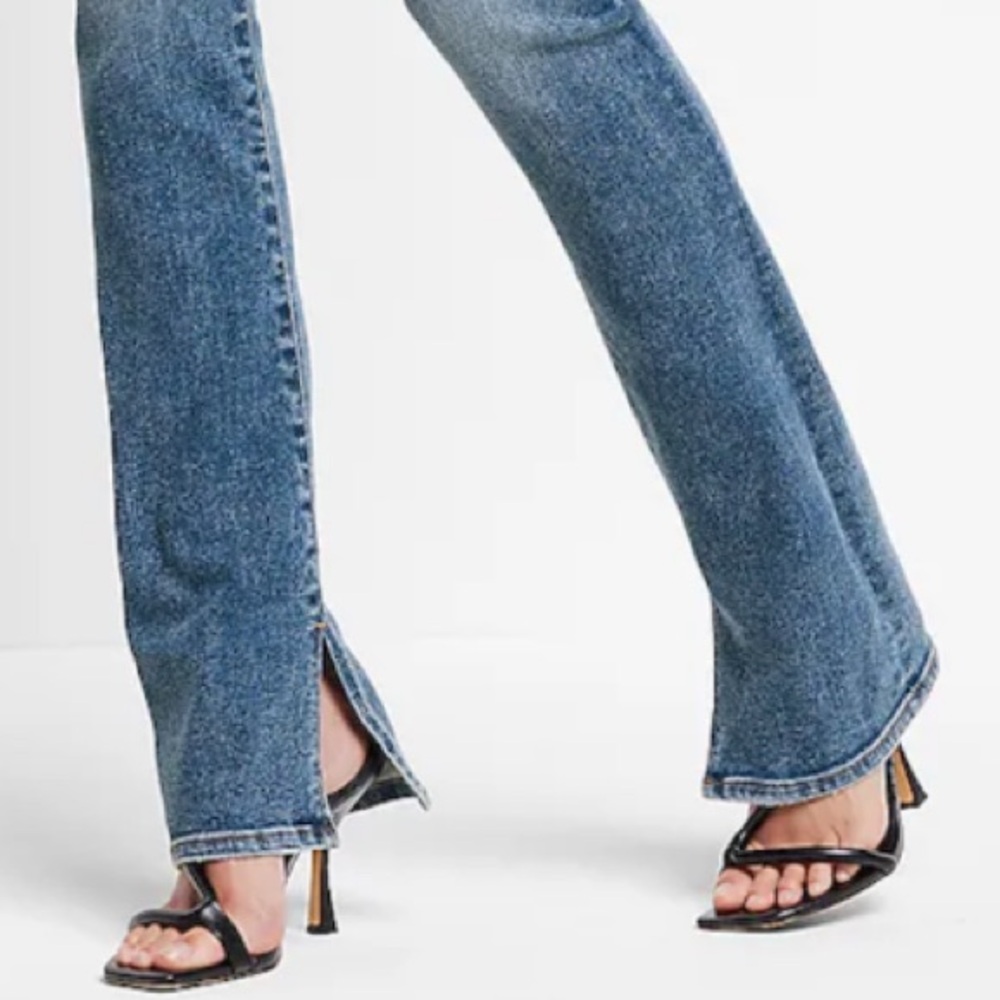 Express Mid Rise Medium Wash Skyscraper Jeans - Picture 7 of 14